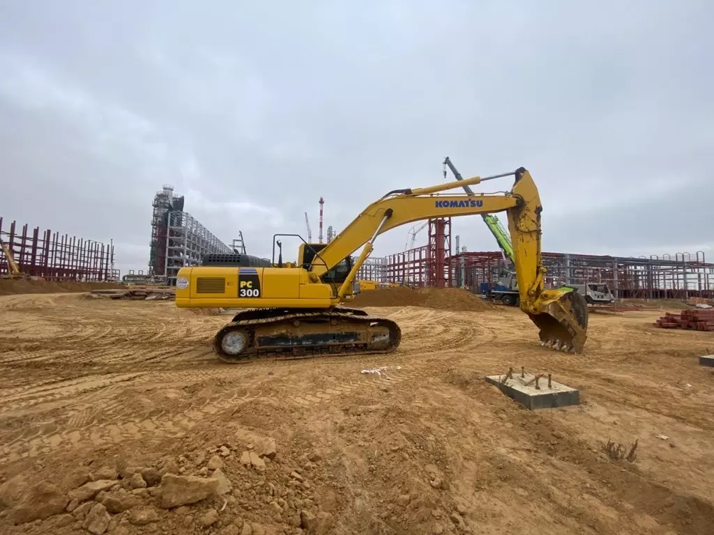 Komatsu PC300-8, Гусеничные экскаваторы