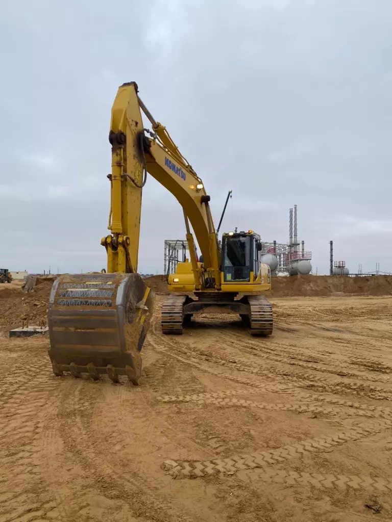 Komatsu PC300-8, Гусеничные экскаваторы