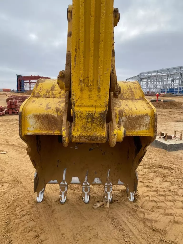 Komatsu PC300-8, Гусеничные экскаваторы