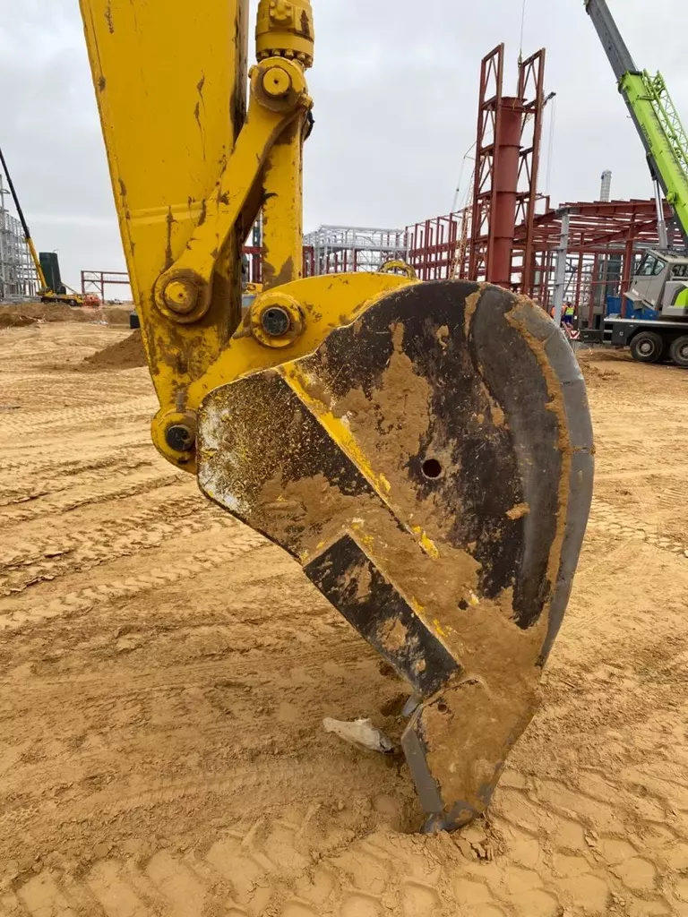 Komatsu PC300-8, Гусеничные экскаваторы