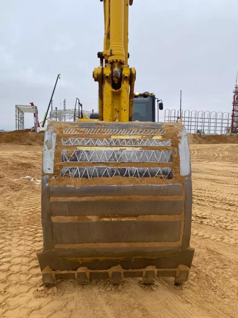 Komatsu PC300-8, Гусеничные экскаваторы