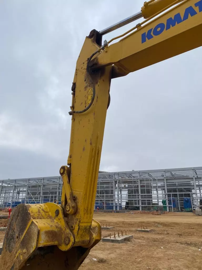 Komatsu PC300-8, Гусеничные экскаваторы