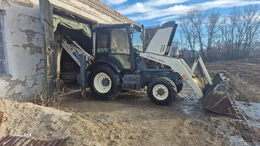 RM-Terex TLB 825, Экскаваторы-погрузчики