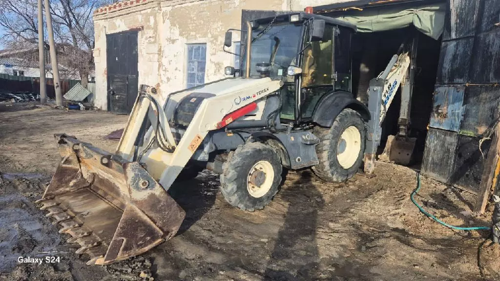 RM-Terex TLB 825, Экскаваторы-погрузчики