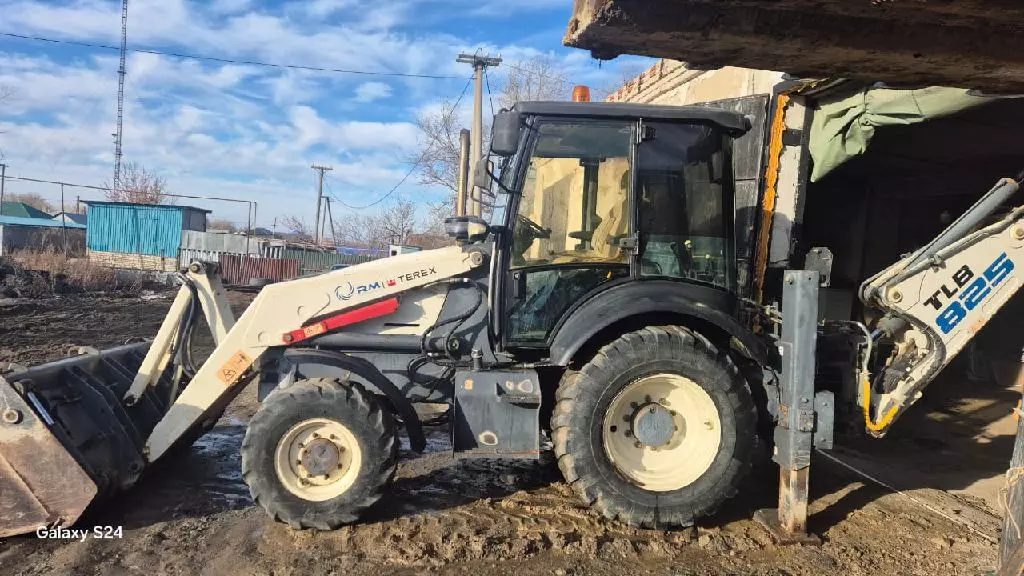 RM-Terex TLB 825, Экскаваторы-погрузчики