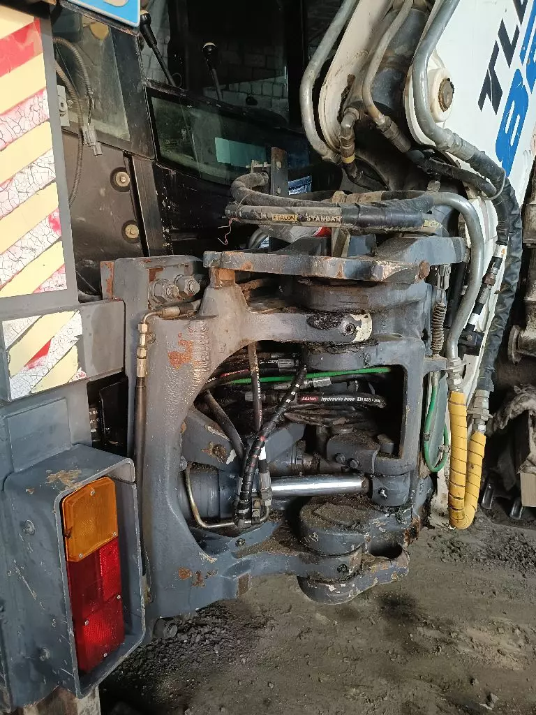 RM-Terex TLB 825, Экскаваторы-погрузчики
