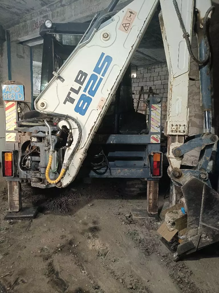 RM-Terex TLB 825, Экскаваторы-погрузчики