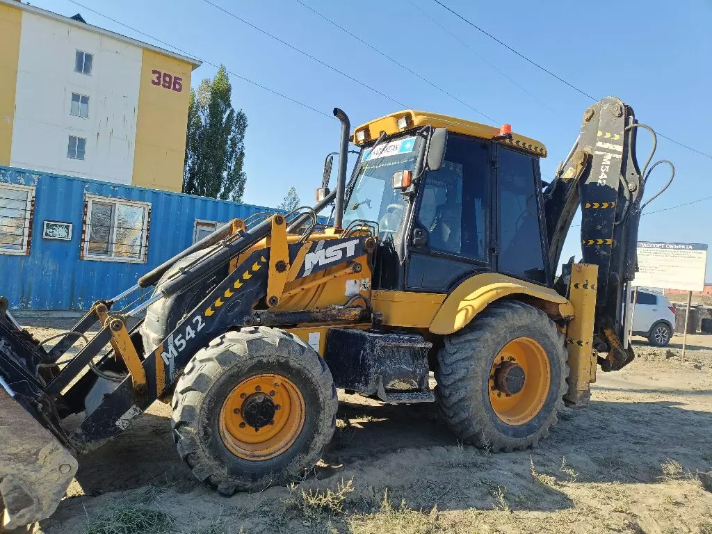 MST M542, Экскаваторы-погрузчики