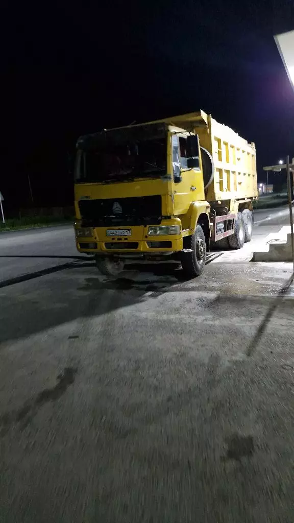 Sitrak ZZ5256GJBV384ME