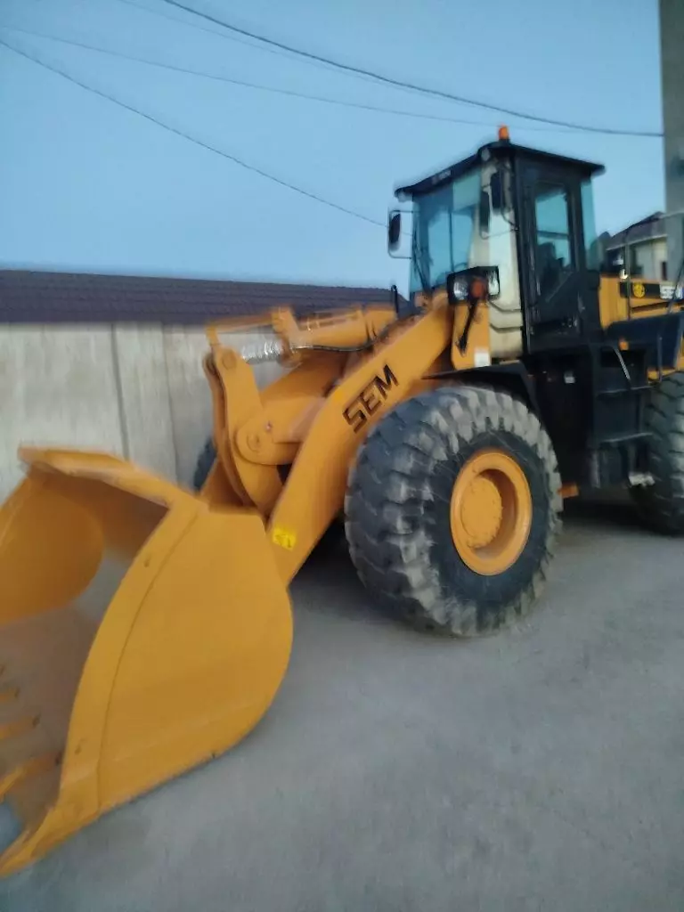 Komatsu FG35-5, Экскаваторы-погрузчики