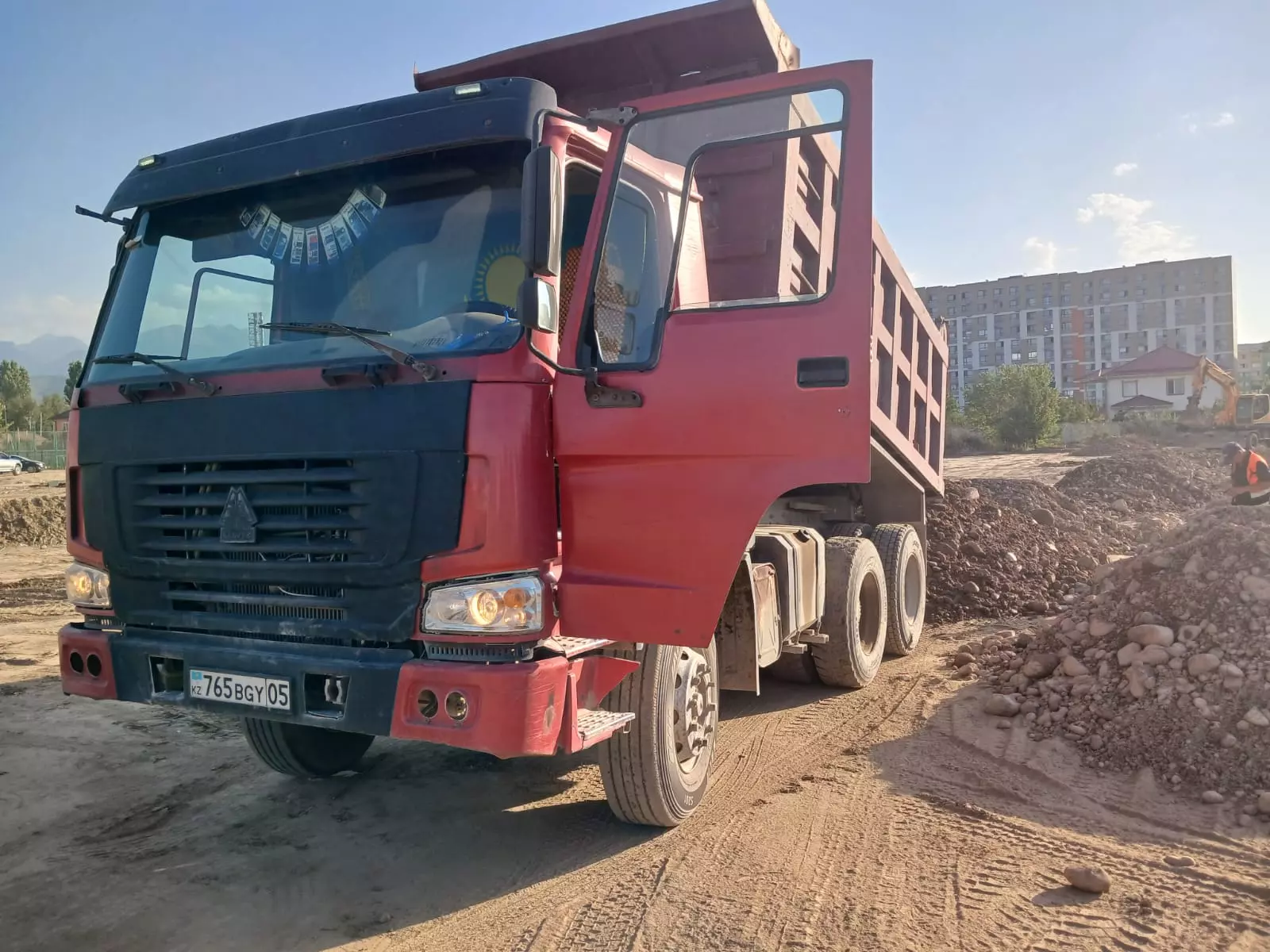 Howo ZZ5317GJBV326HE1, Самосвалы