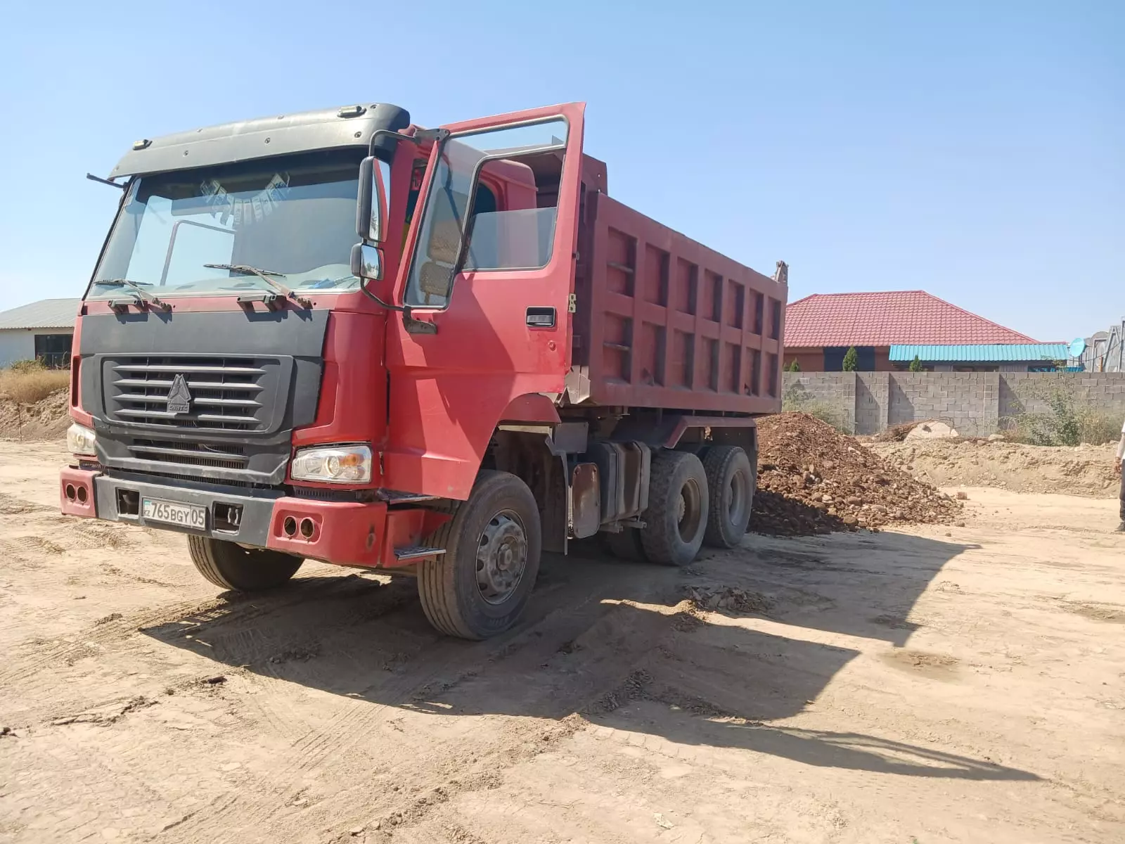 Howo ZZ5317GJBV326HE1, Самосвалы