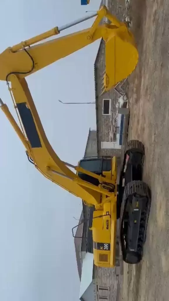 KOMATSU
