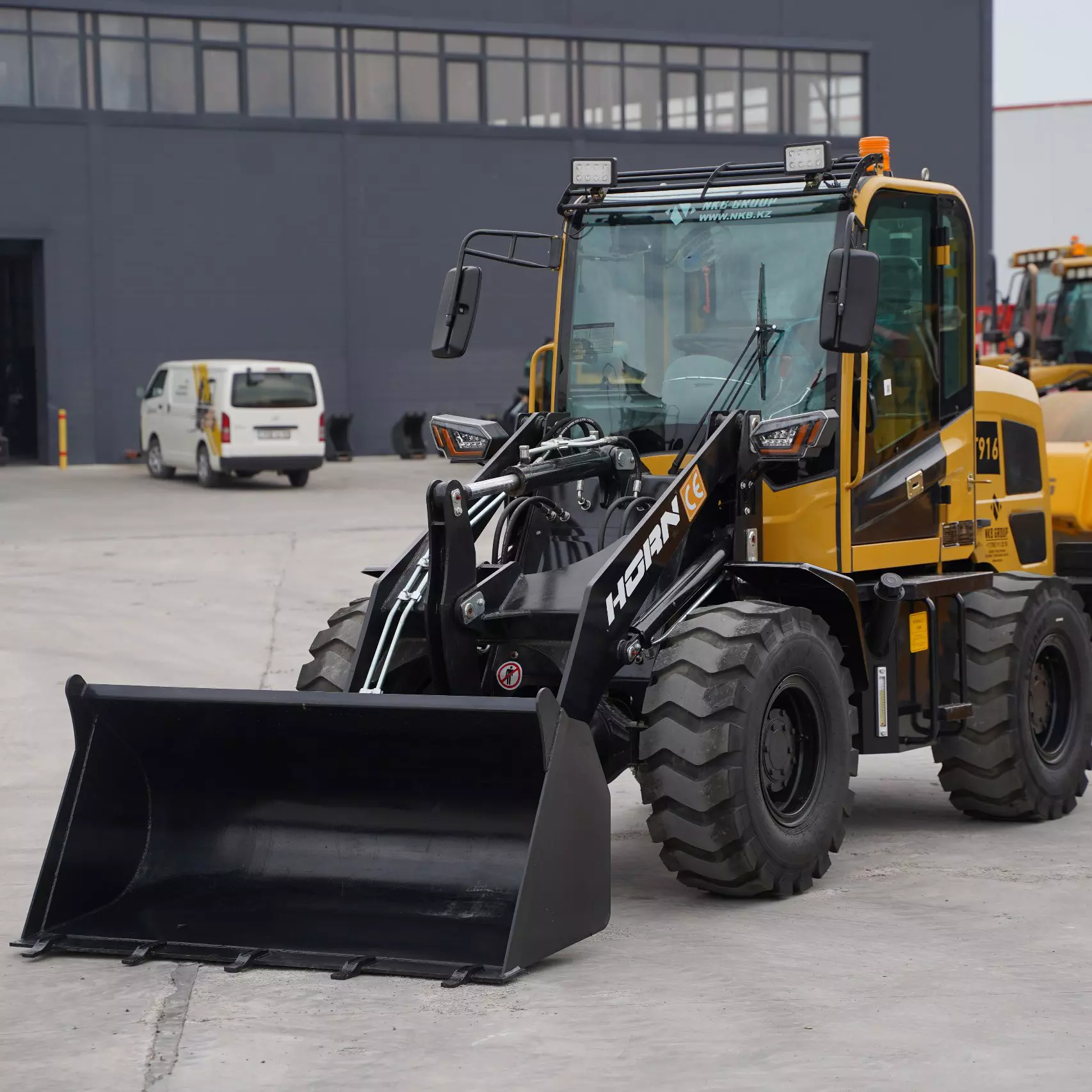HORN T916