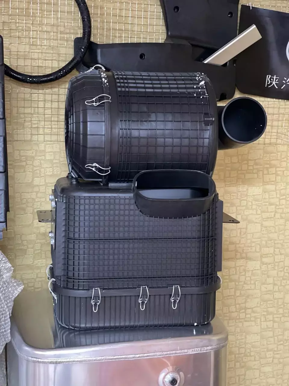 Картридж пылеуловителя SHAANXI F3000 (в сборе) пластмассовый новая модель Код: DZ91259190042