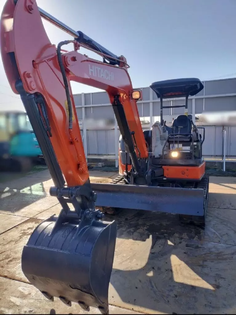 HITACHI