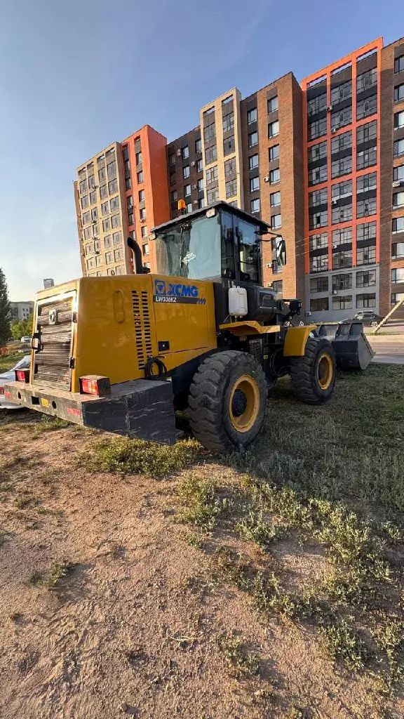XCMG LW330KZ, Фронтальные погрузчики
