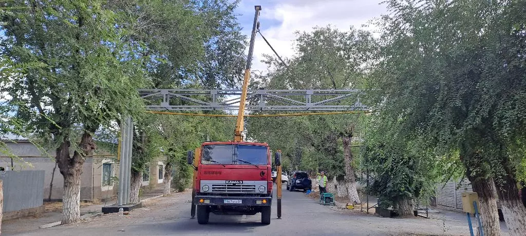 Камаз ВС-28К, Краны-манипуляторы