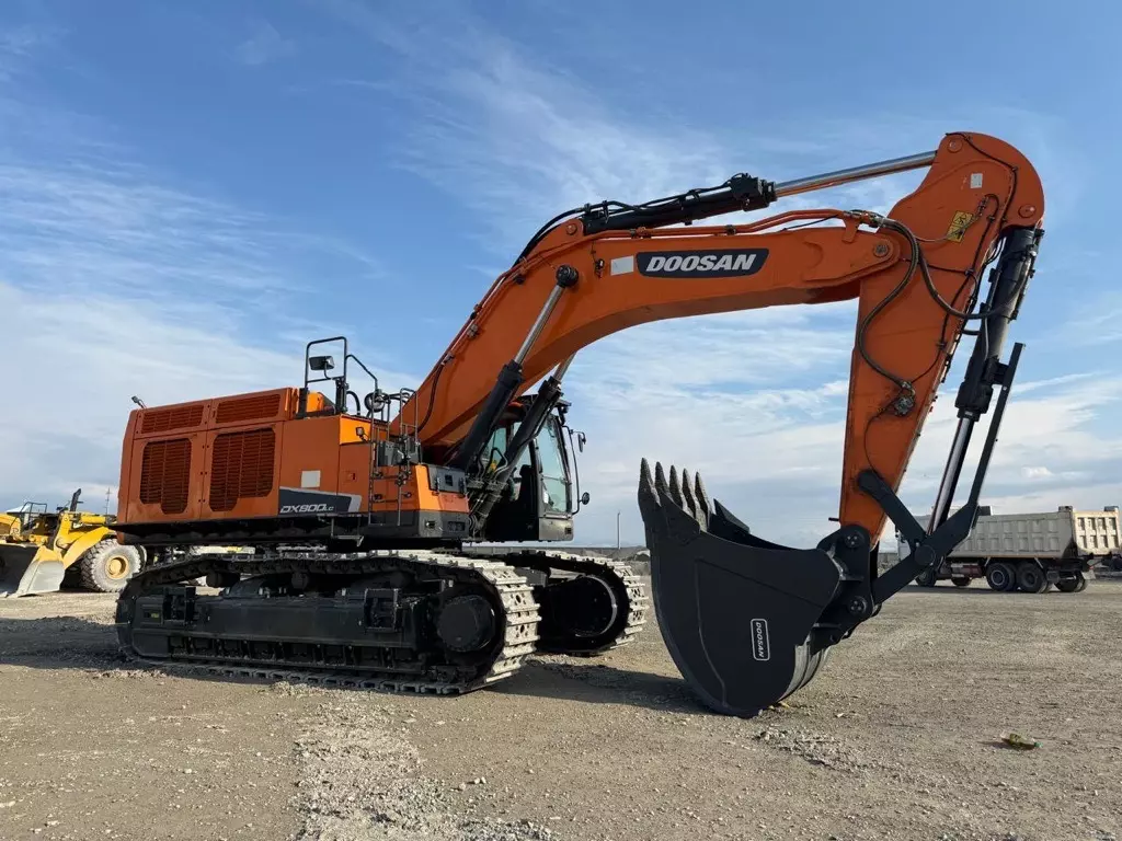 DOOSAN DX800LC-5B, Гусеничные экскаваторы