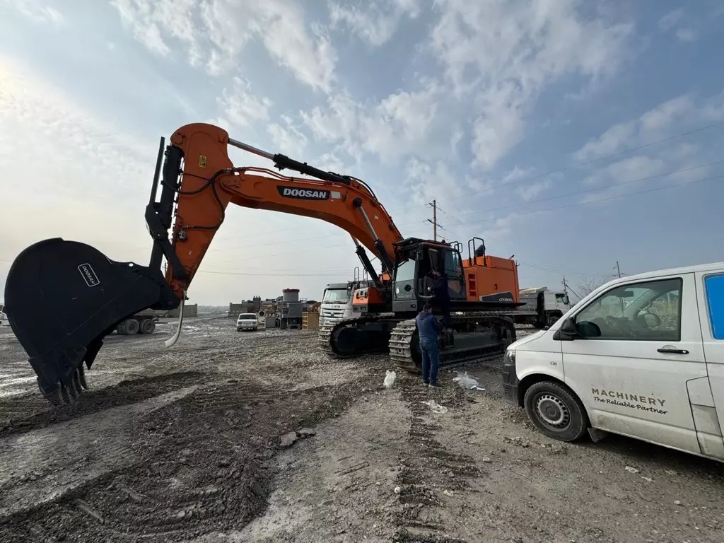 DOOSAN DX800LC-5B, Гусеничные экскаваторы