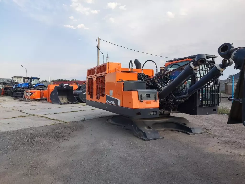 DOOSAN DX800LC-5B, Гусеничные экскаваторы