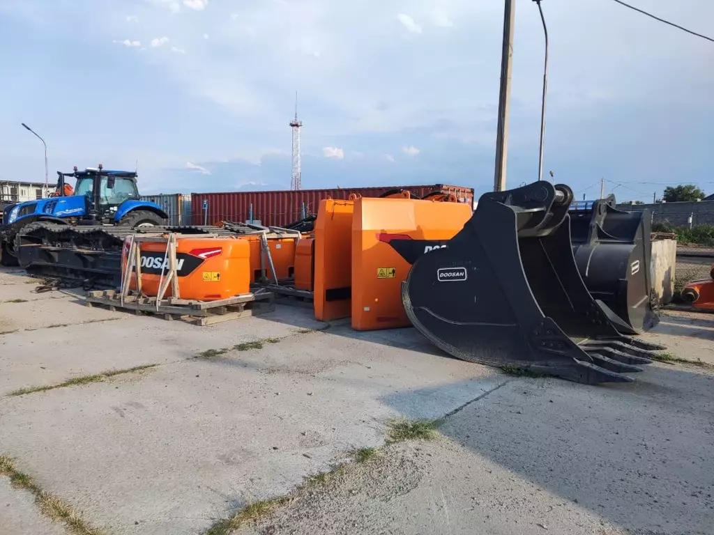 DOOSAN DX800LC-5B, Гусеничные экскаваторы