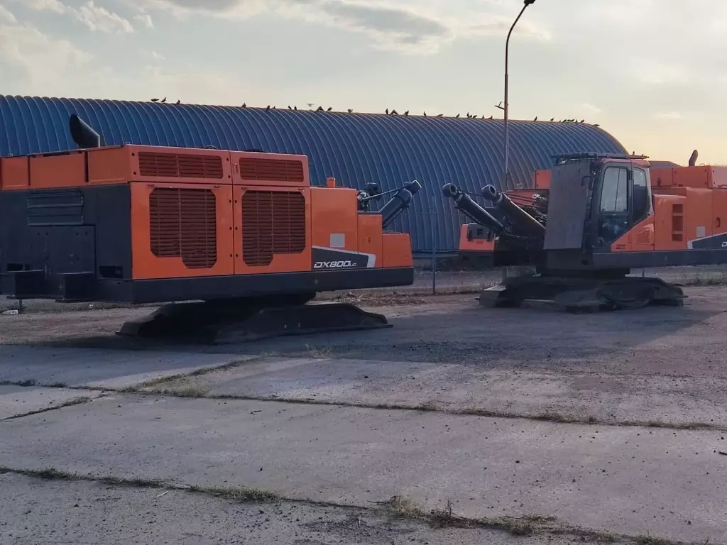 DOOSAN DX800LC-5B, Гусеничные экскаваторы