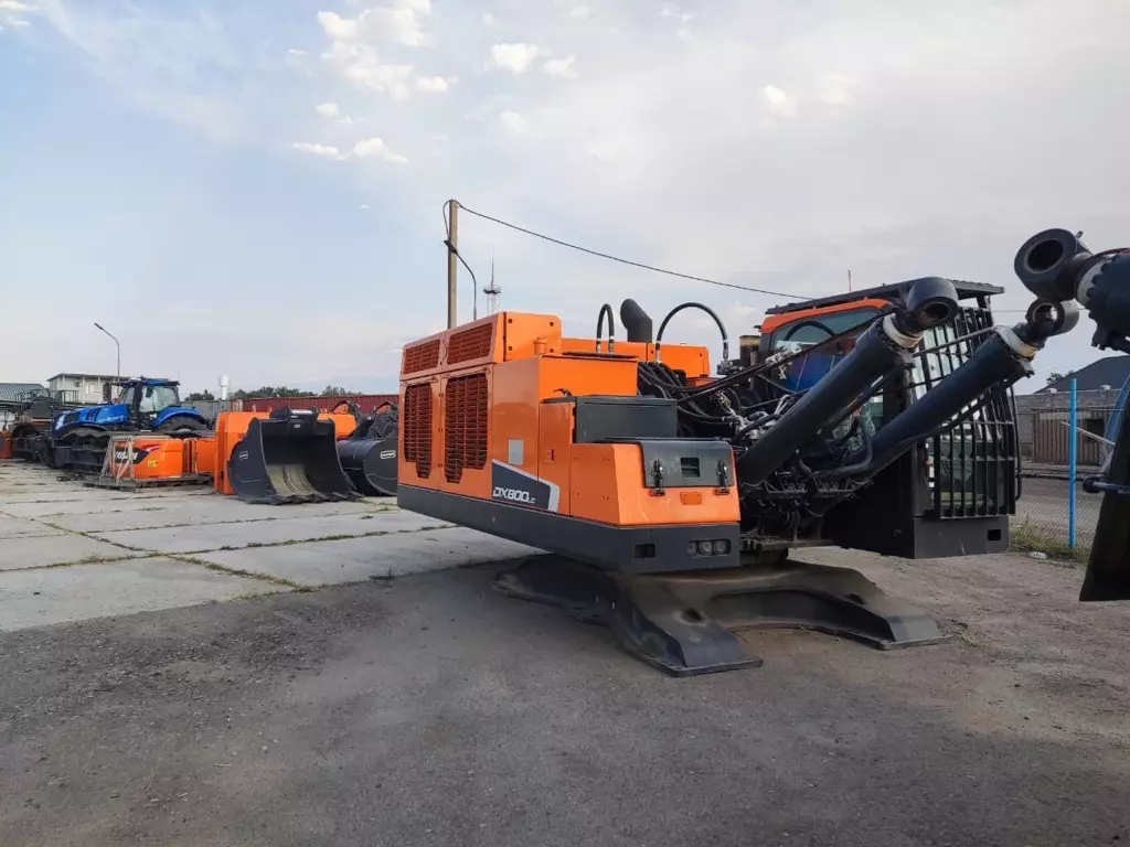 DOOSAN DX800LC-5B, Гусеничные экскаваторы