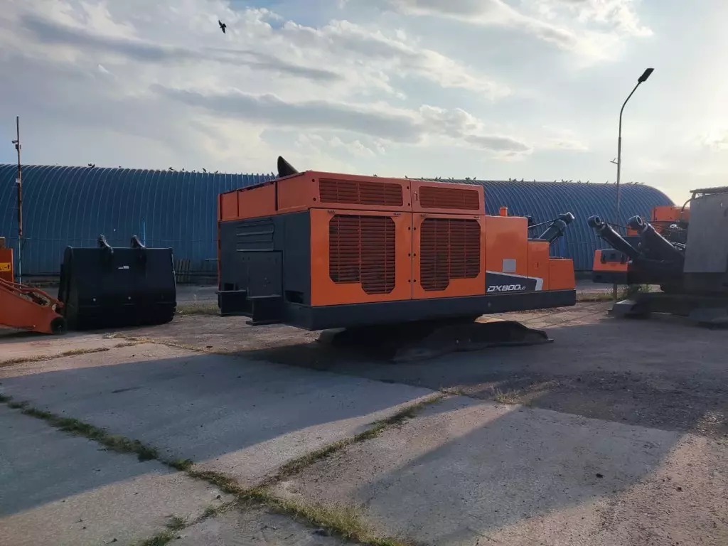 DOOSAN DX800LC-5B, Гусеничные экскаваторы