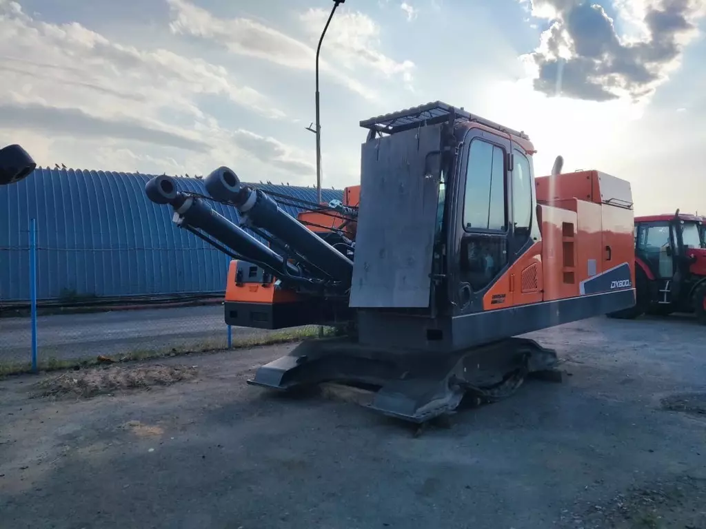 DOOSAN DX800LC-5B, Гусеничные экскаваторы
