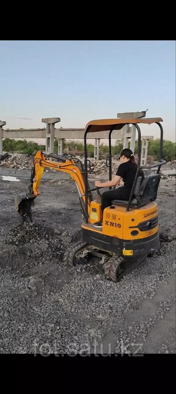 KOMATSU