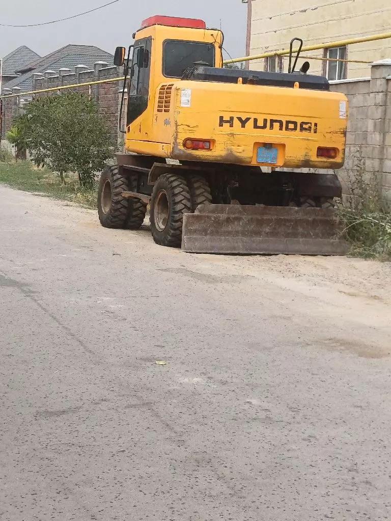 Hyundai R 210LC-7, Колесные экскаваторы