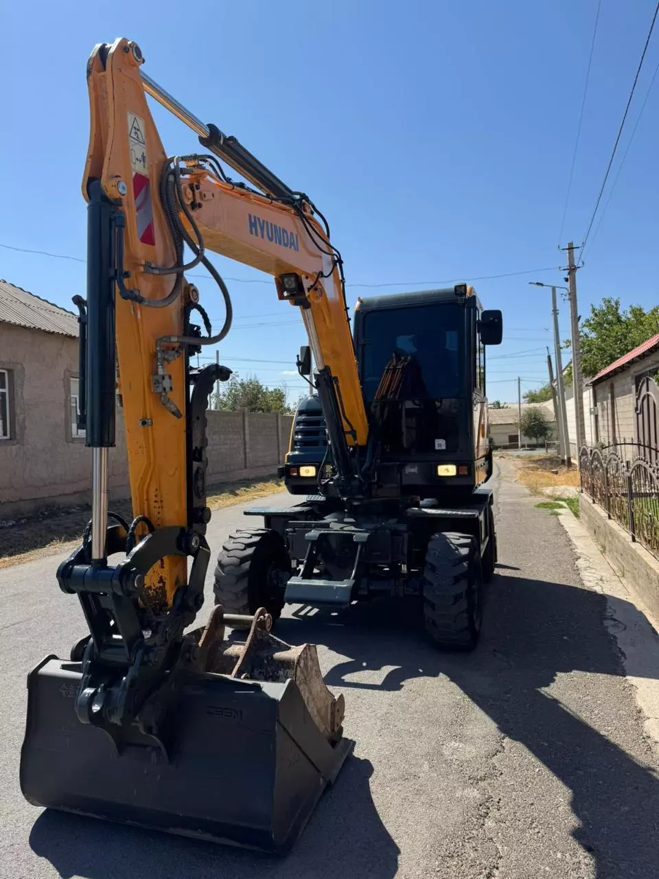 HYUNDAI HW60, Колесные экскаваторы