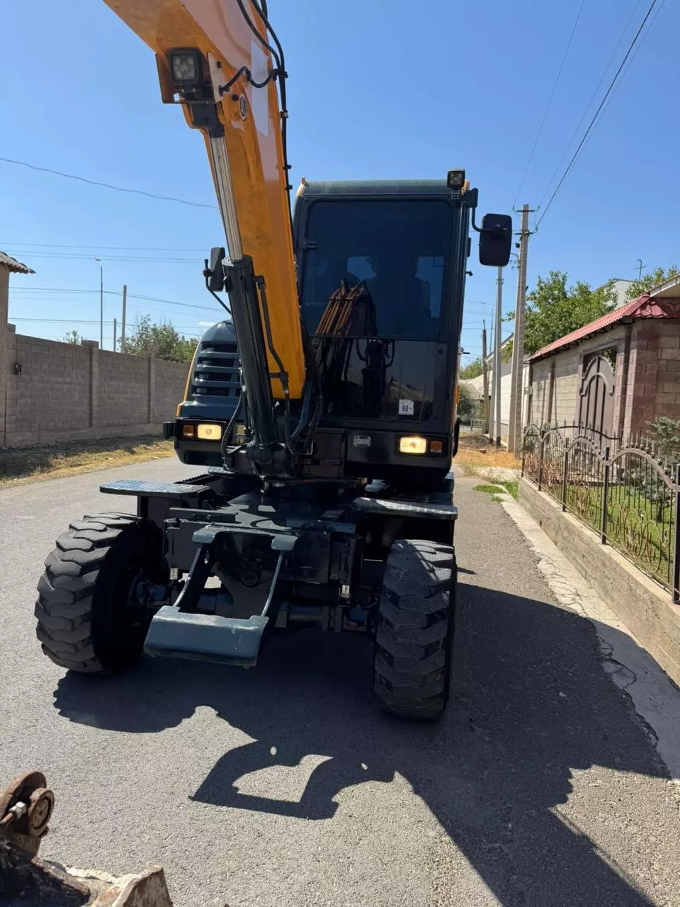 HYUNDAI HW60, Колесные экскаваторы