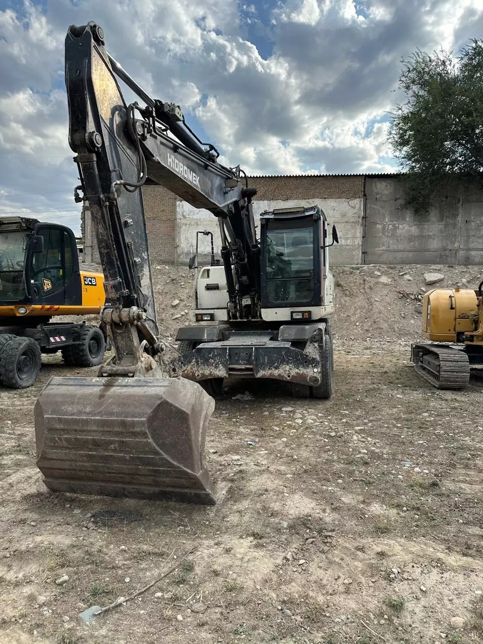 Hidromek HMK 140W, Колесные экскаваторы