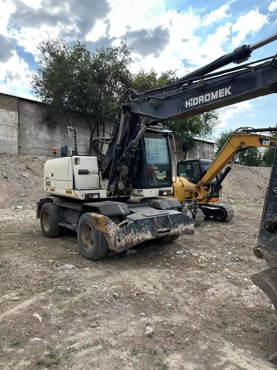 Hidromek HMK 140W, Колесные экскаваторы