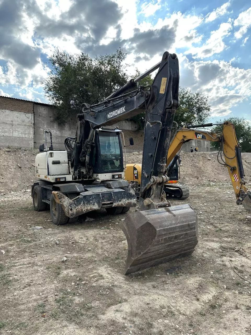 Hidromek HMK 140W, Колесные экскаваторы