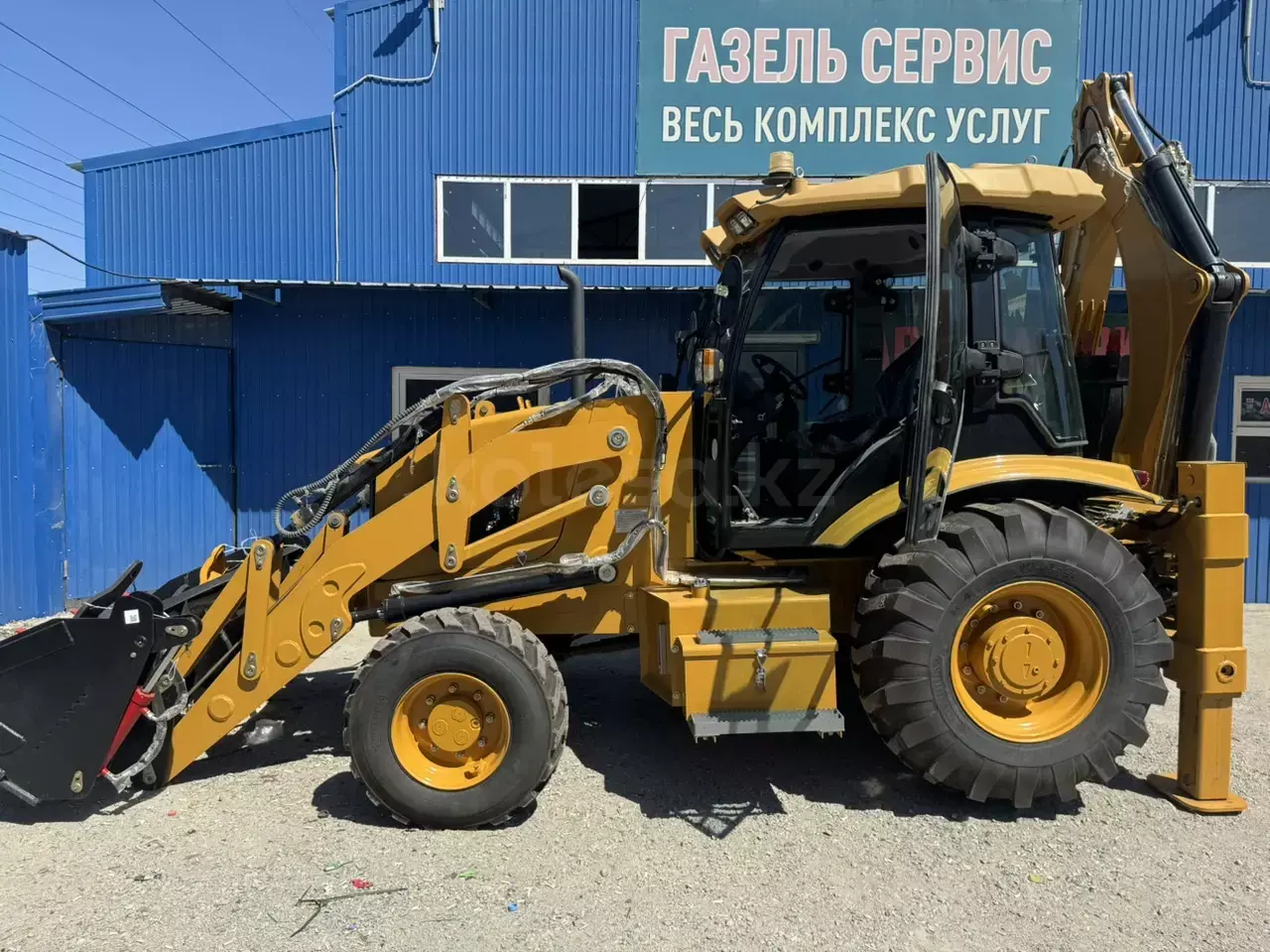 Yuchai YC 15-6, Экскаваторы-погрузчики
