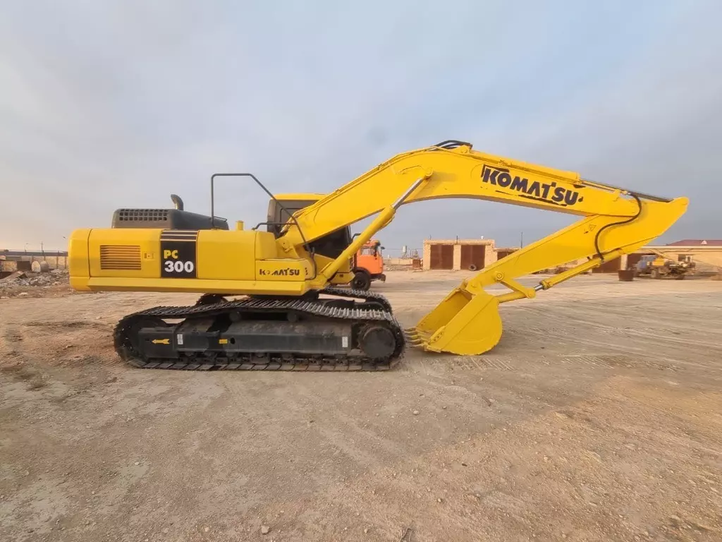 KOMATSU
