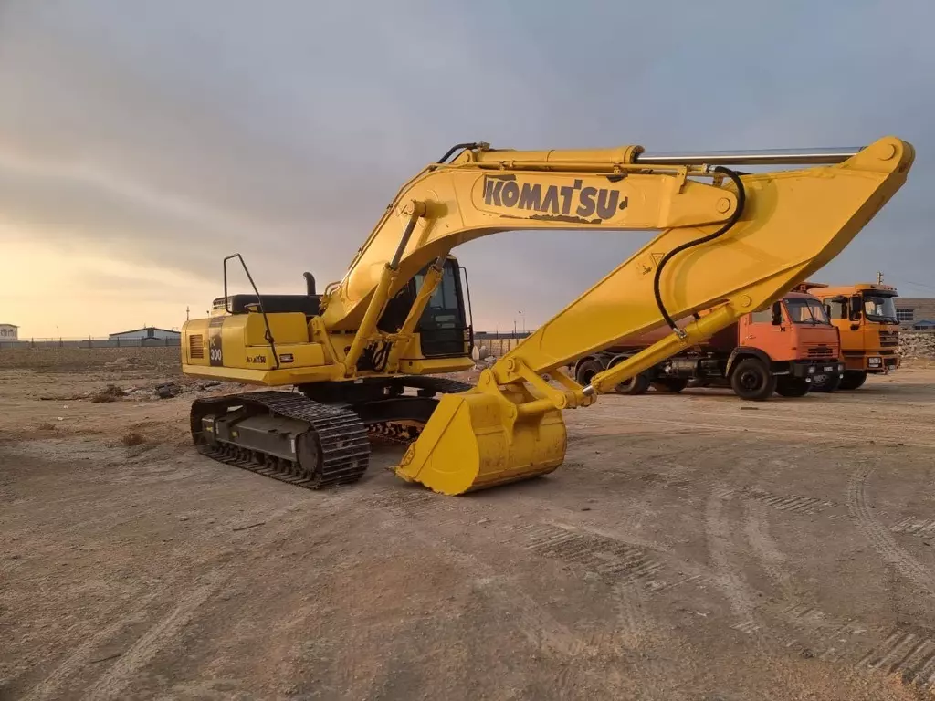 KOMATSU