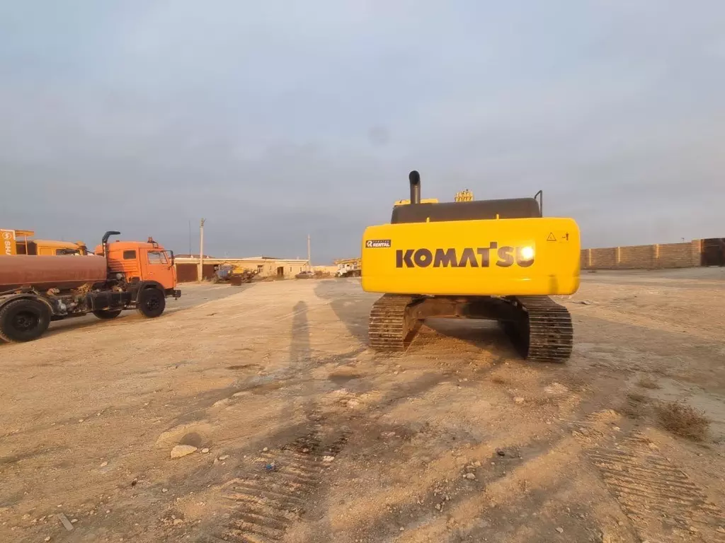 KOMATSU