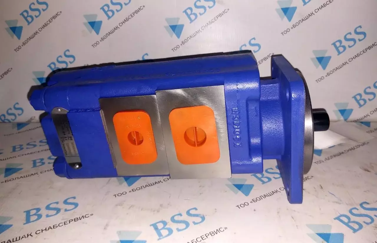Насос гидравлический 803004213 на дорожный виброкаток XCMG XS142J. Код: 803004213