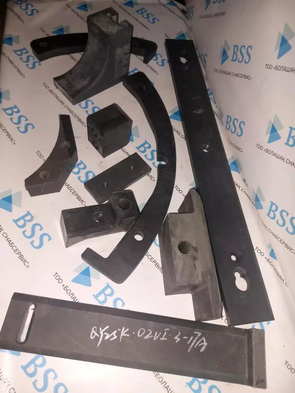 Плиты скольжения (ползуны) на автокран XCMG QY025K
