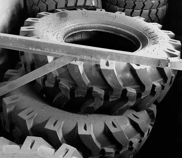 Шинокомплект 12.5/80-18 R4 H659 (слойность 14)