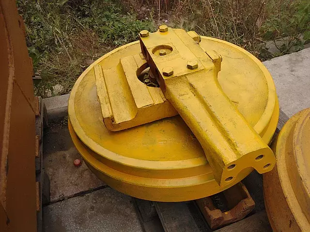 Направляющее колесо (ленивец) 154-30-00770 SD23