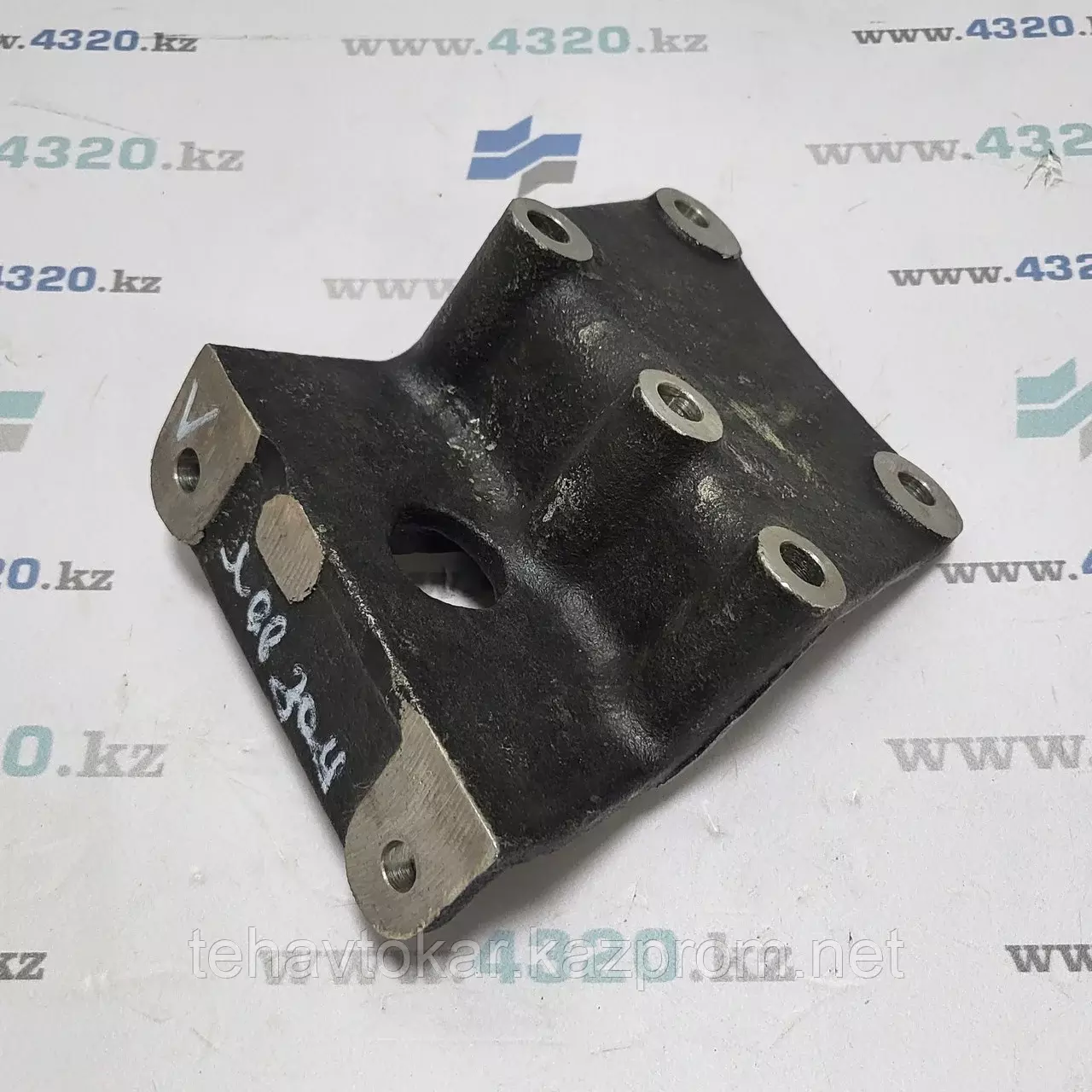 Кронштейн задний левый Код: 4320Я-1001051