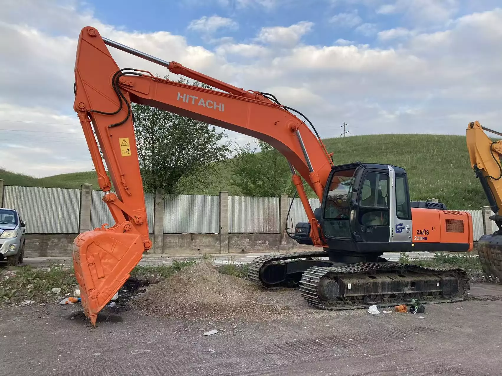 Hitachi ZX230, Гусеничные экскаваторы