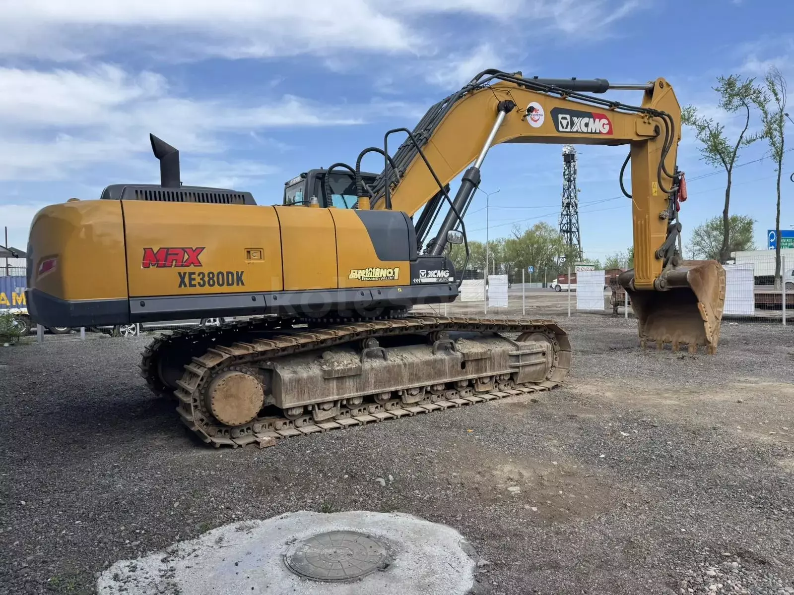 XCMG MAX XE380DK