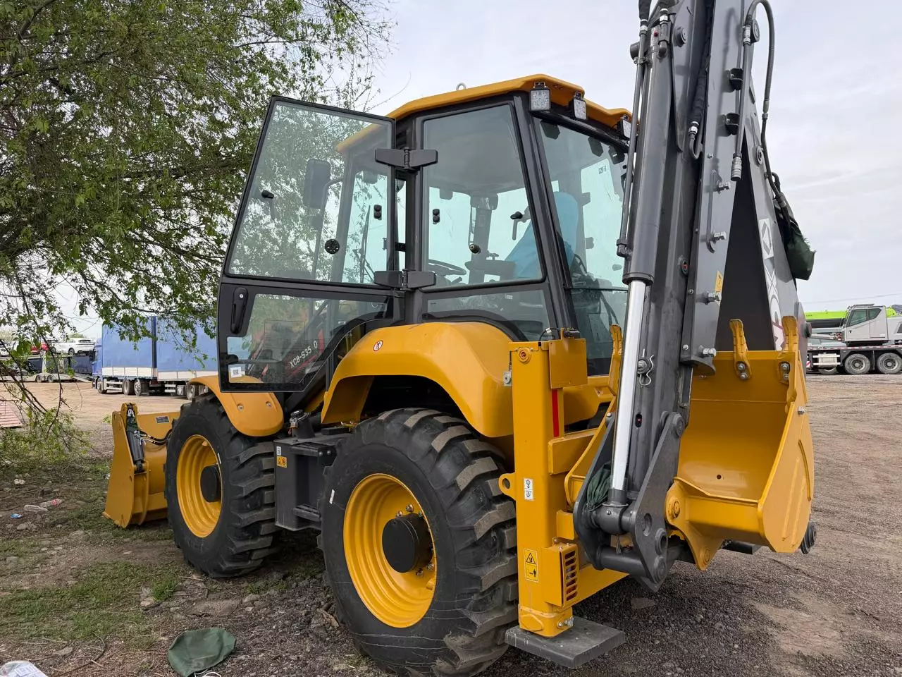 XCMG XC8-S3570, Экскаваторы-погрузчики