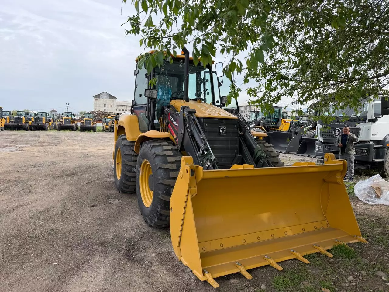 XCMG XC8-S3570, Экскаваторы-погрузчики